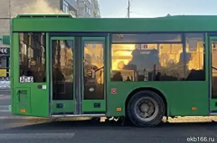 Новые сочлененные автобусы начали курсировать на трех маршрутах в Екатеринбурге.