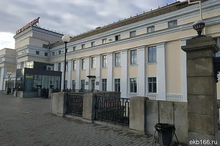 Поезд Челябинск — Екатеринбург остановился на середине маршрута из-за сильных морозов.