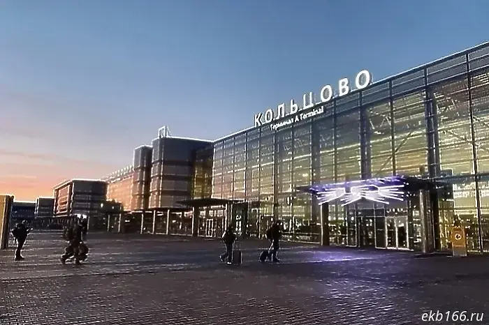 В Екатеринбурге задержали важный рейс почти на сутки.