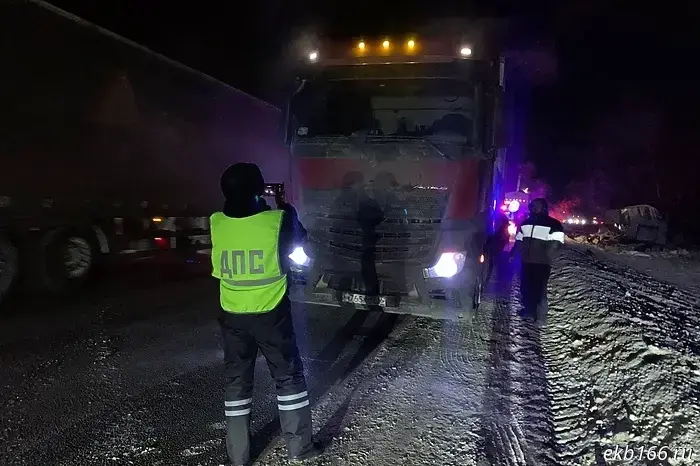 A multi-vehicle crash involving a KamAZ truck and a passenger bus occurred near Yekaterinburg.
