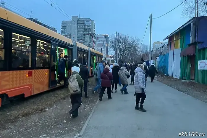Trams have stopped on Tatishcheva Street.