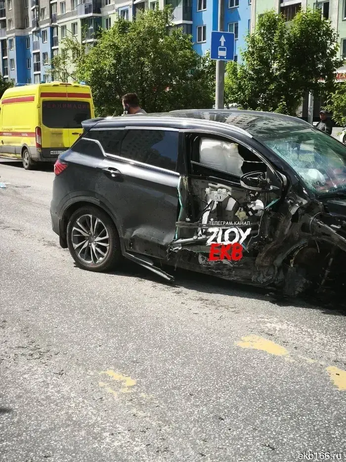 The delivery courier was injured in a collision with a car in Akademicheskiy.