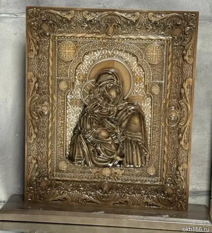 В ГУФСИН продемонстрировали икону с изображением Богородицы, созданную осужденными колонии.