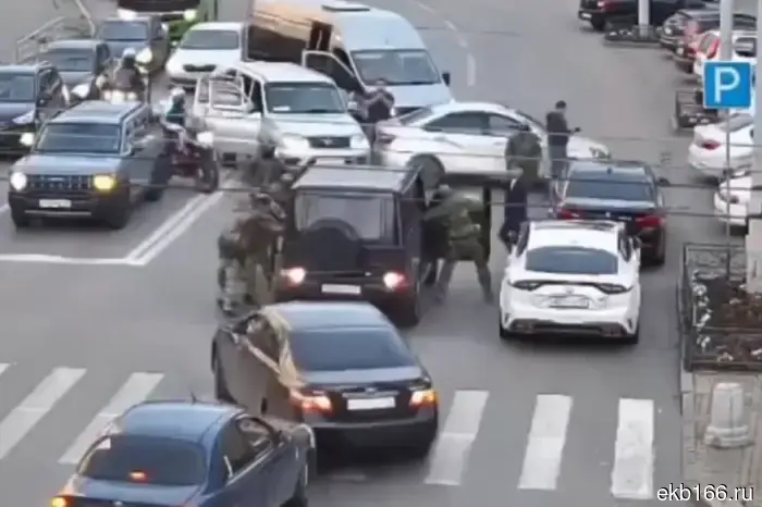 Сыну Шихлинского предъявили обвинение в насилии в отношении сотрудника правоохранительных органов во время задержания его отца.