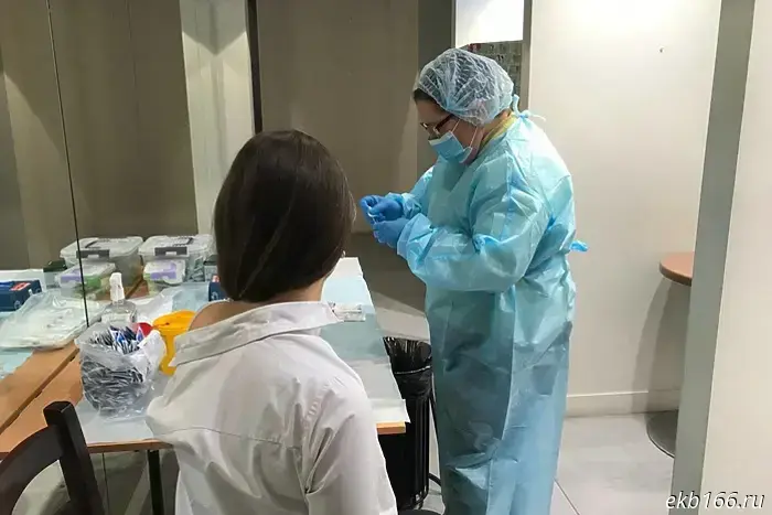 Free flu vaccinations have resumed at shopping centers in Yekaterinburg.