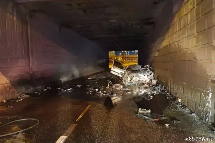 The driver died in Yekaterinburg after crashing into a bridge support on Cosmonauts Avenue.