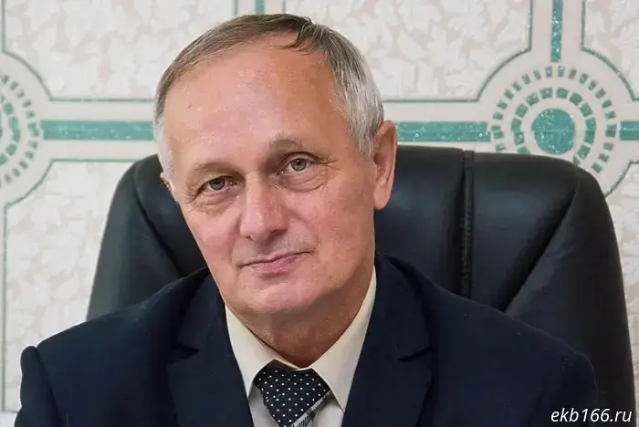 A Sverdlovsk deputy who led a school for 35 years has died.