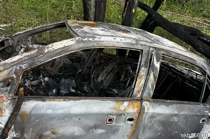Пьяный житель Свердловской области и его попутчик чудесным образом спаслись из горящей машины после аварии.