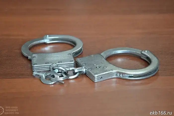 In the Urals, FSB officers detained the deputy head of internal security on bribery charges.