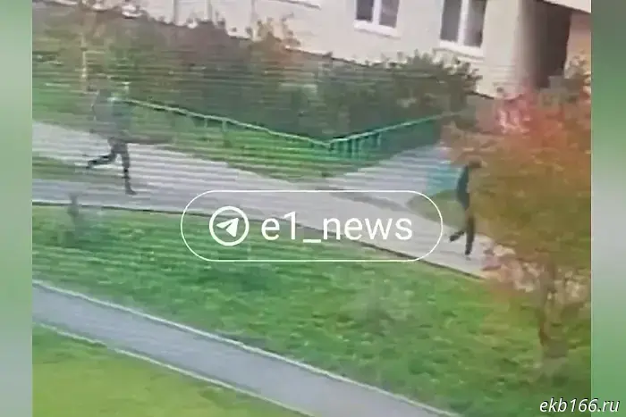 В Екатеринбурге был замечен таксист, который нанёс физическое насилие школьникам.