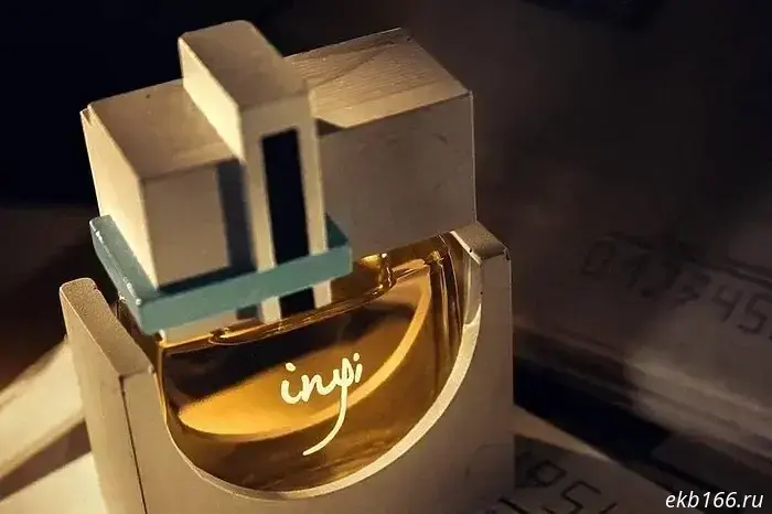 В Екатеринбурге представляют духи в упаковке из гипсобетона.