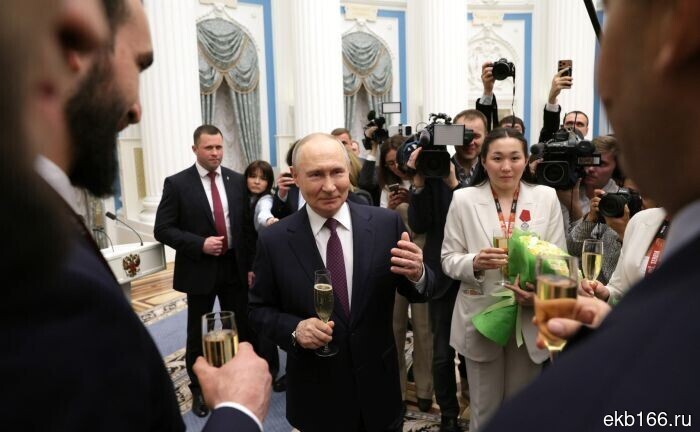 Путин в Кремле вручил награды чемпиону UFC Петру Яну и боксёрам RCC (ФОТО)