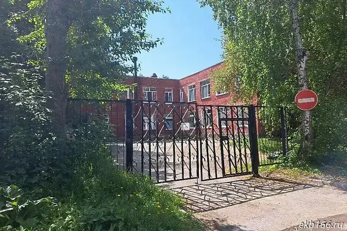 In Yekaterinburg, a school and a kindergarten were cut off from hot water for a week.