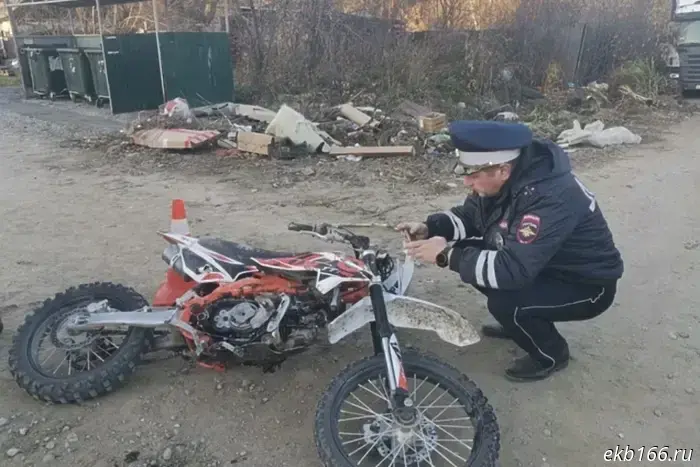 A child died in a traffic accident near Yekaterinburg while riding a pit bike that his grandmother and grandfather had given him.
