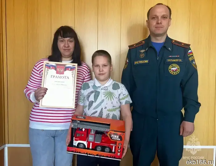 In Rezh, a 9-year-old friend of the drowned girl was awarded for saving a second girl (PHOTO)