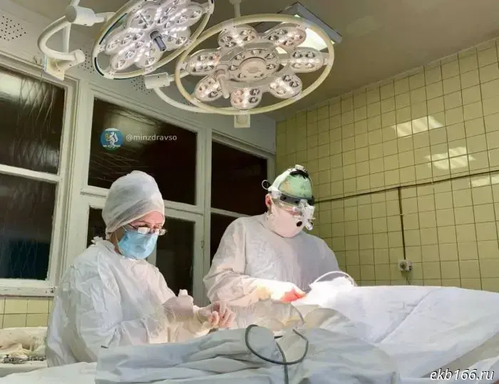 The boom of a tower crane pierced the skull of a man from Sverdlovsk.