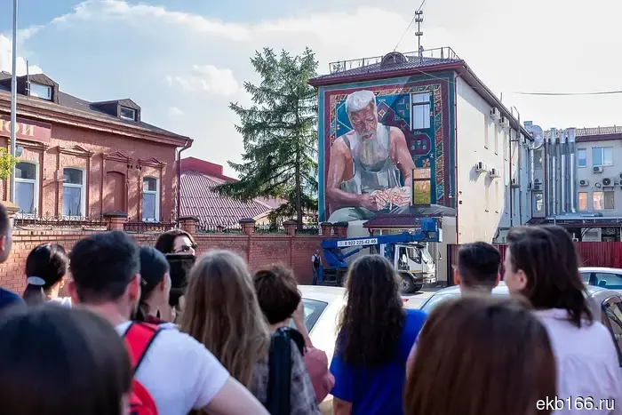 "Stenography" has released an audio guide that takes tourists and locals through art installations.