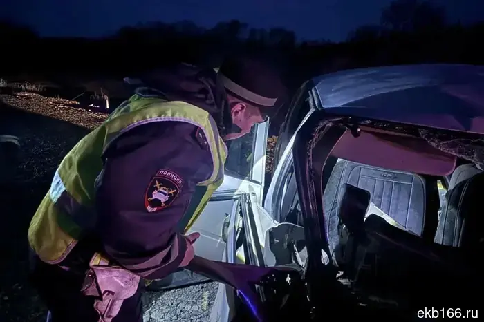 A diligent driver crashed into a concrete barrier at night on the Sverdlovsk highway (PHOTO)