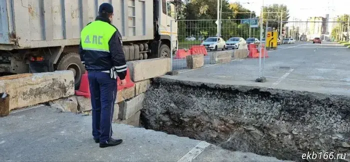 A motorcyclist died in Yekaterinburg after falling into a construction trench.