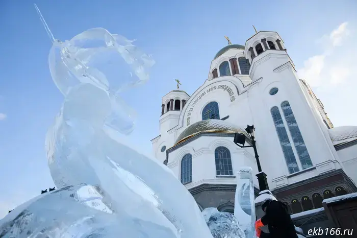 В Екатеринбурге накануне Рождества открывается новая площадка с ледяными скульптурами.