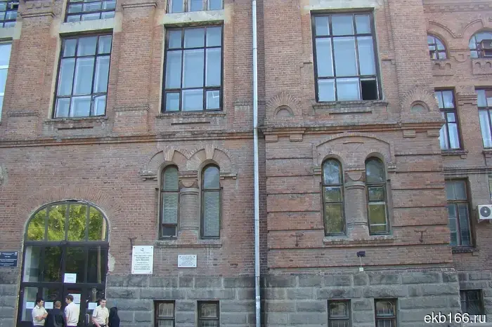 Law enforcement officers have arrived at a university in Yekaterinburg. They are searching for 150 students involved in bribery.