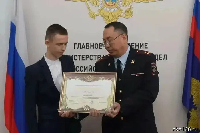 Подросток из Новой Ляли помешал мошенникам, подслушав их беседу в маршрутном такси.