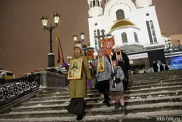 Тысячи свердловчан отметили Рождество.