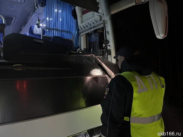 Заказной автобус насмерть сбил пешехода в районе Верхней Пышмы (ФОТО)