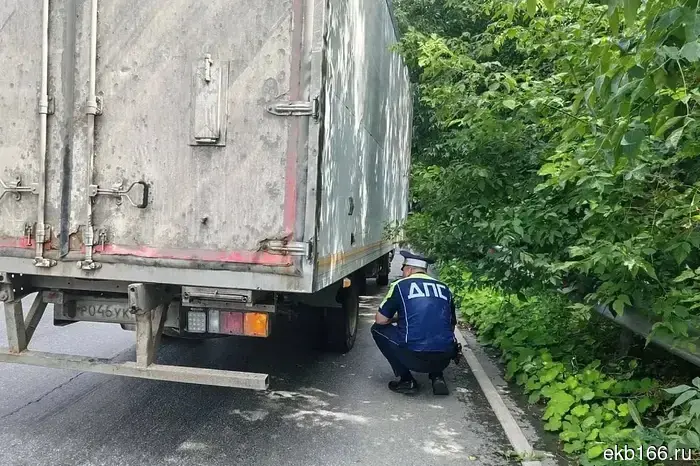 На ЖБИ пешеход стал жертвой ДТП и погиб под колесами грузовика.
