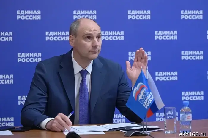 The Sverdlovsk governor Pasler has directly subordinated three ministries and one department to himself.