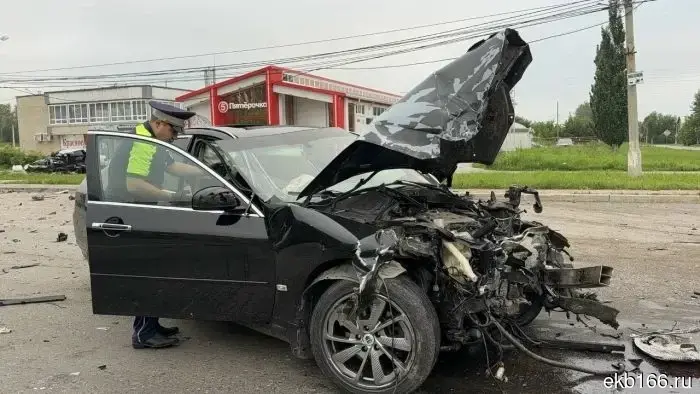 A drunk driver in an Infiniti in Kamensk-Uralsky killed four people in an oncoming car.