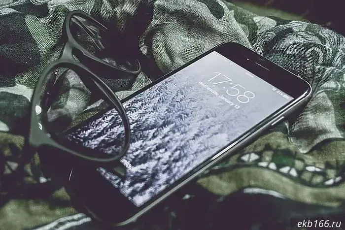 «Невозможно установить RuStore». Покупателей iPhone в магазинах информируют о «недостатках» устройства.