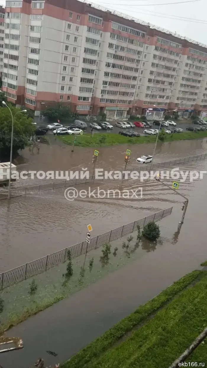 Улицы Екатеринбурга затоплены (ФОТО)