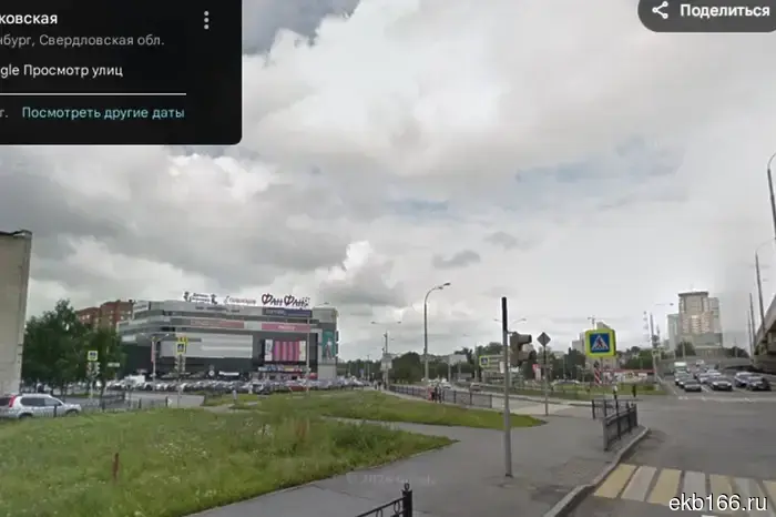 The "Fan-Fan" management in Yekaterinburg has restricted through traffic in the shopping center parking lot.