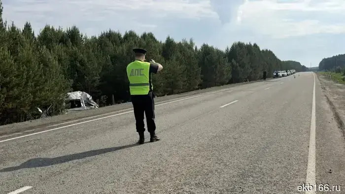 Two people died in the morning as a result of a rollover near Kamensk-Uralsky.