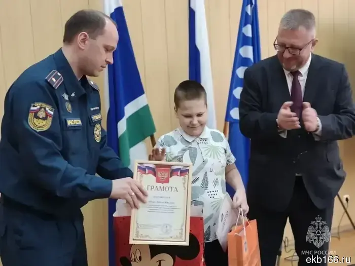 In Rezh, a 9-year-old friend of the drowned girl was awarded for saving a second girl (PHOTO)