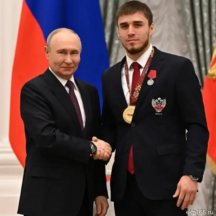 Путин в Кремле вручил награды чемпиону UFC Петру Яну и боксёрам RCC (ФОТО)