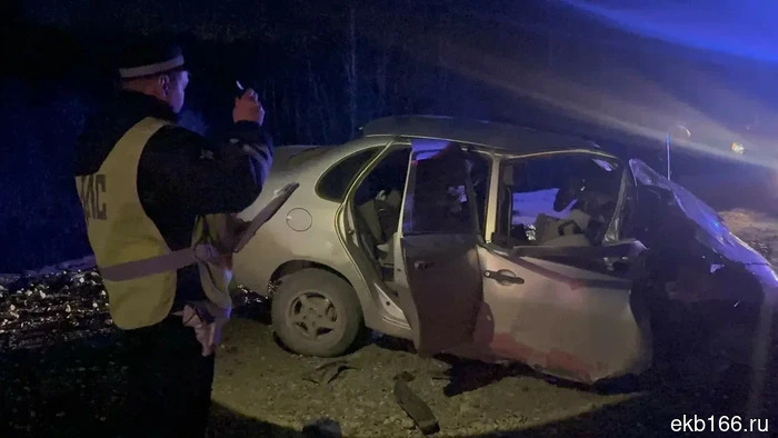 A diligent driver crashed into a concrete barrier at night on the Sverdlovsk highway (PHOTO)