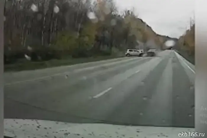 A multi-vehicle crash occurred on the road to the Novo-Sverdlovskaya CHP.